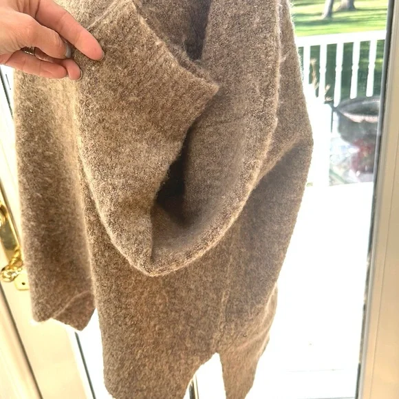 Willow & Clay S EUC Oversized TAUPE Cozy Sweater - Picture 2 of 7